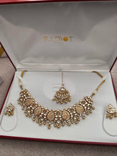 Load image into Gallery viewer, Mother of Pearl Bridal Jewellery Set
