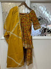 Load image into Gallery viewer, Yashawini - Available to try on until 23 October

