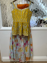 Load image into Gallery viewer, Zaara - Available to try on until 23 October
